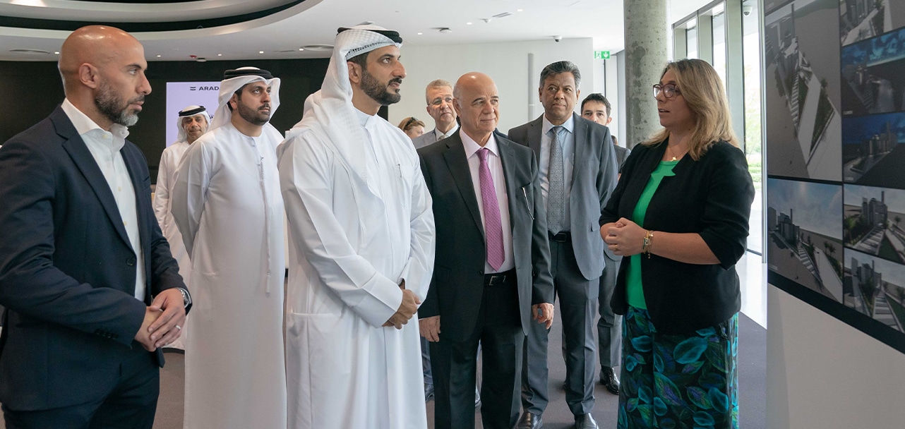 Sultan Bin Ahmed reviews UOS students’ Aljada mosque designs