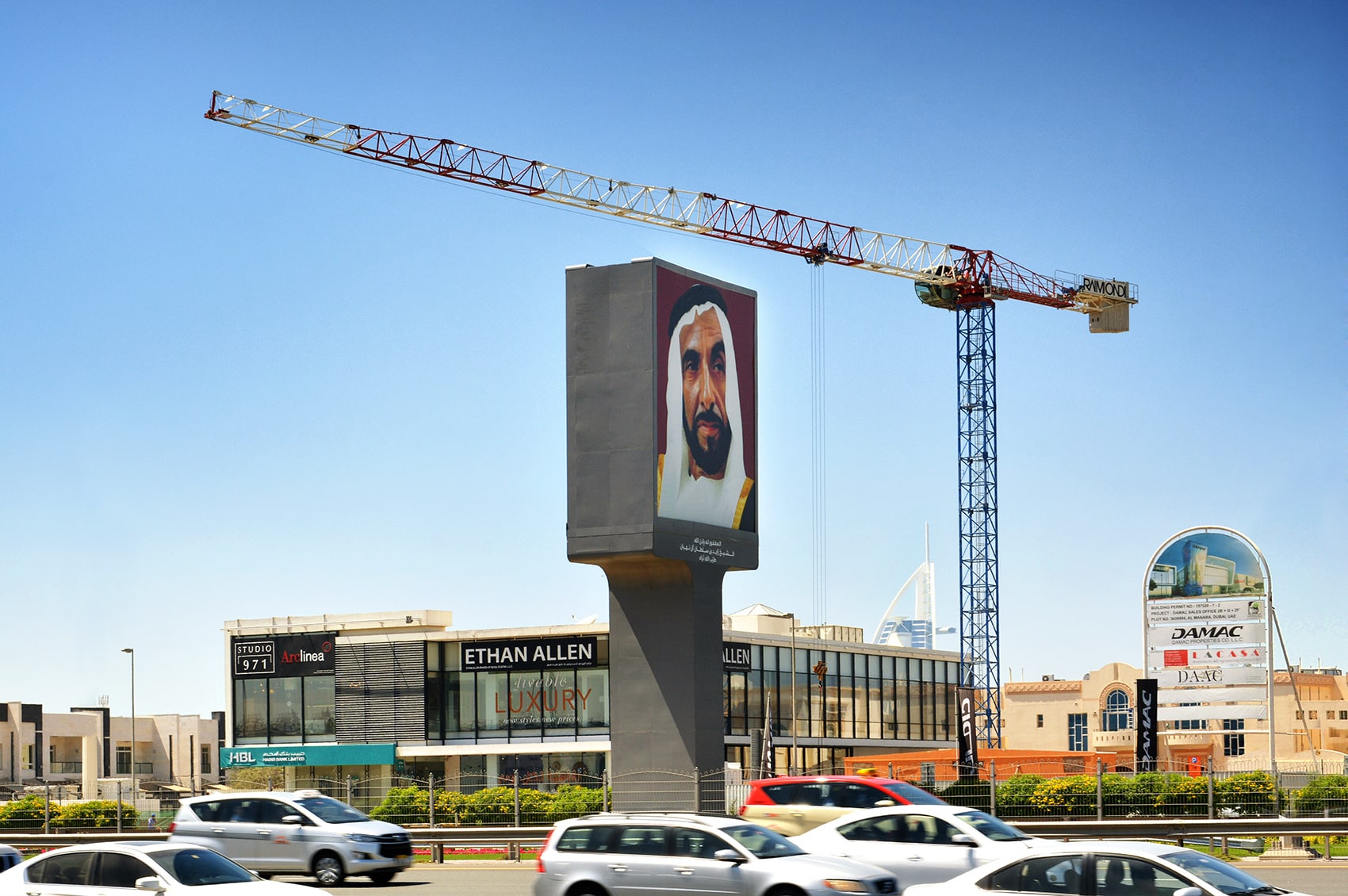 Raimondi Middle East erects a MRT152 tower crane on Dubai’s busiest freeway