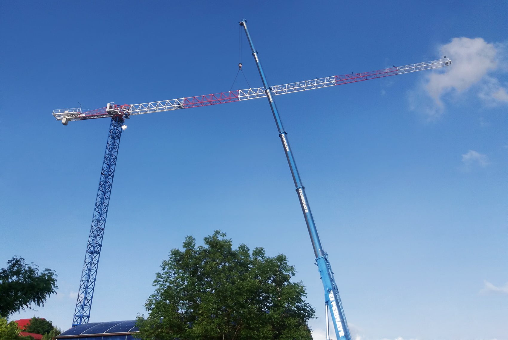 Raimondi MRT159 flattop tower crane participates in the build of residential development in Romania