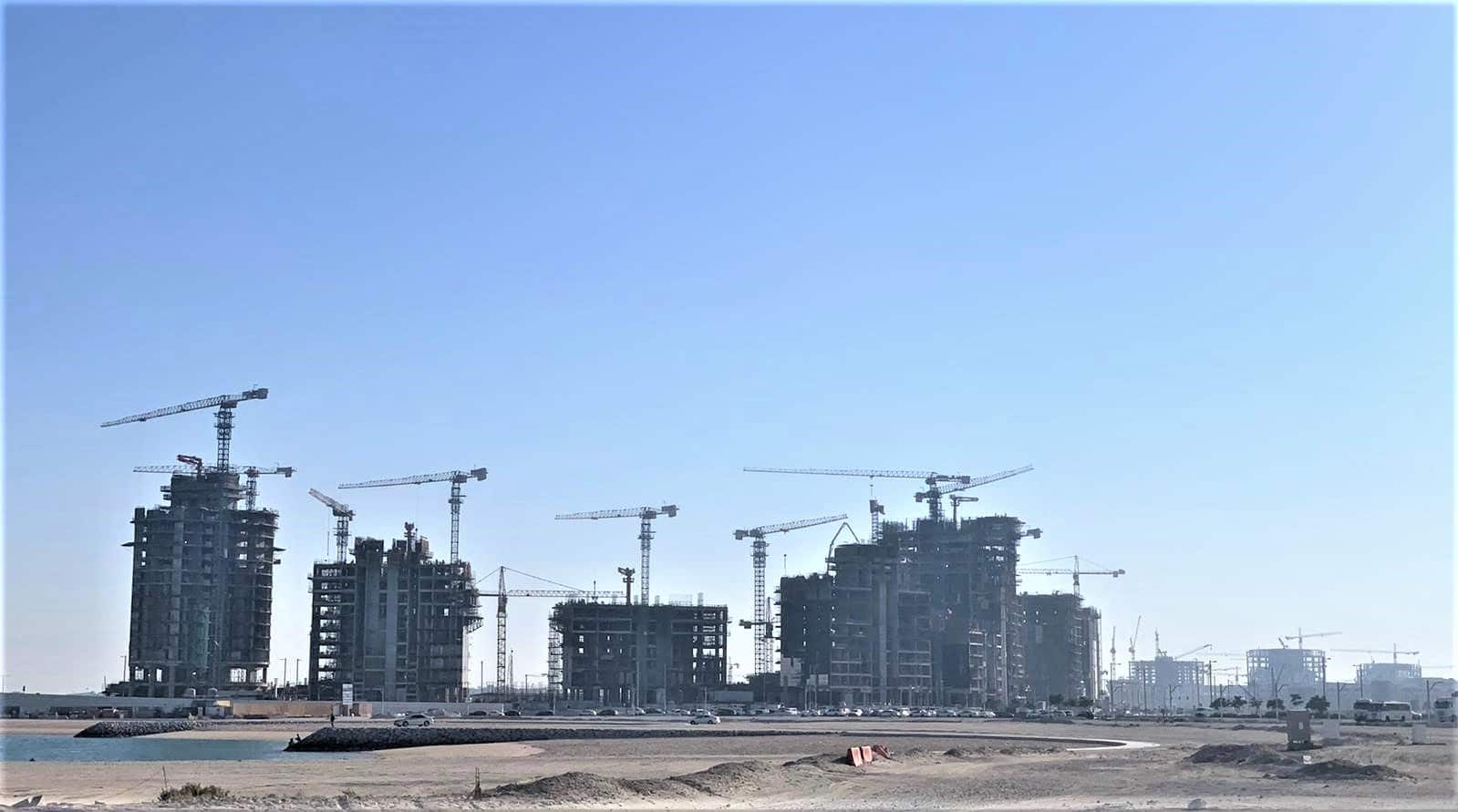 Raimondi flat-top tower cranes put to work for Qatari mega project