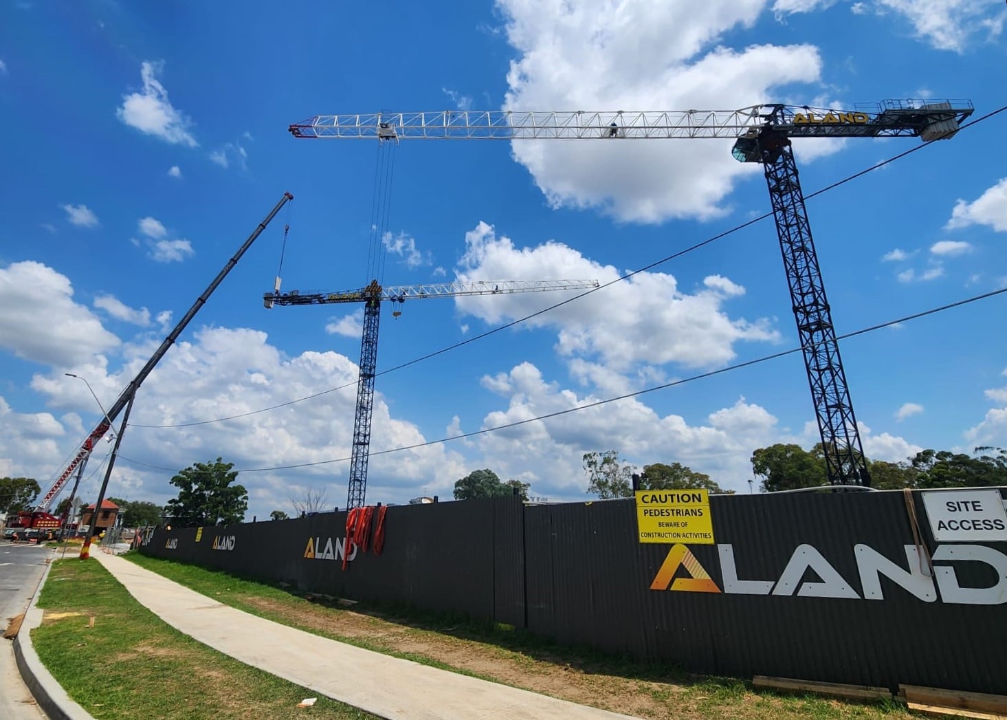 Strictly Cranes installs Raimondi heavy lifting flat-tops for new residential development  