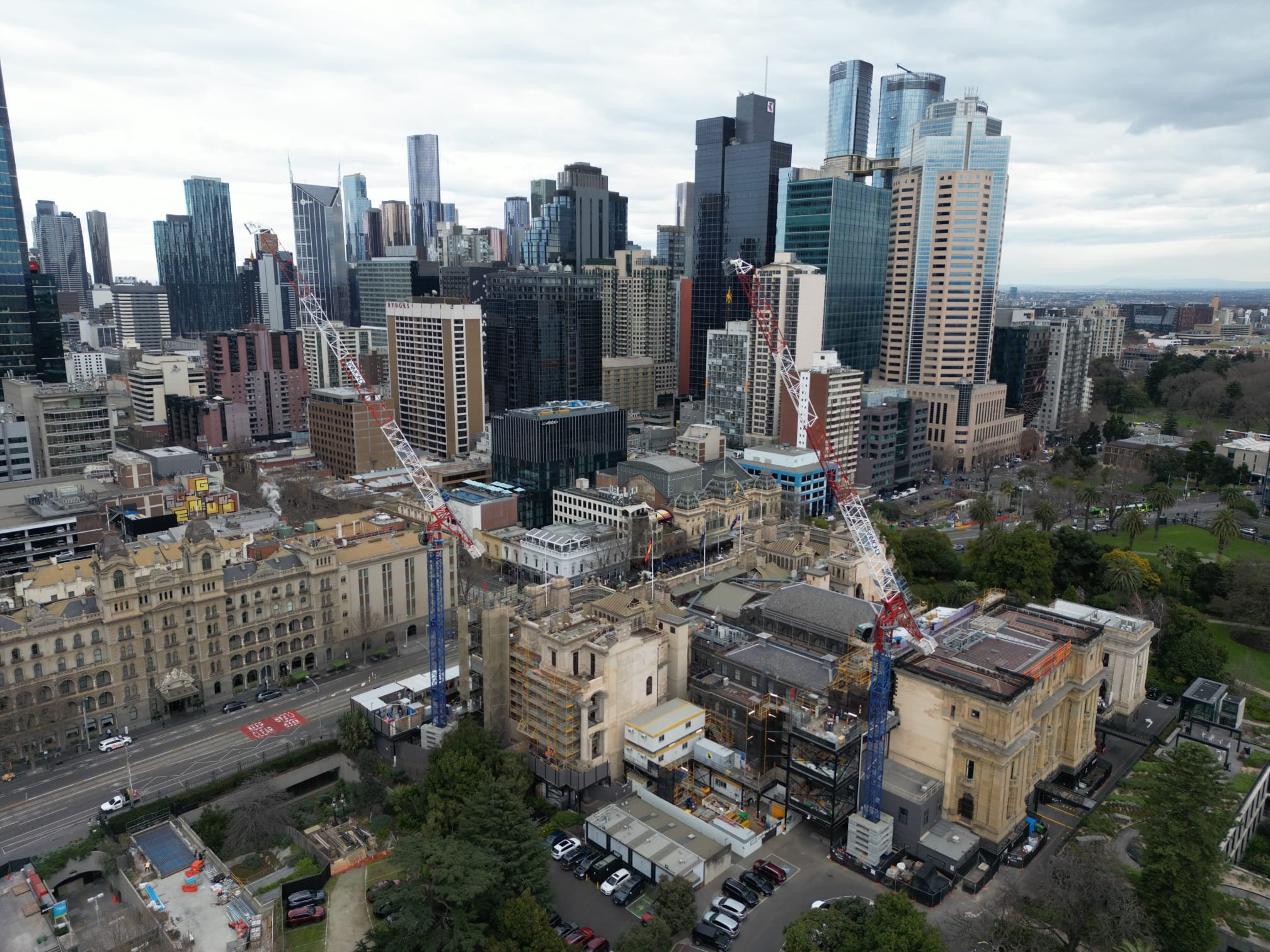 Two Raimondi hydraulic luffing jib cranes assigned to prestigious restoration project in Melbourne