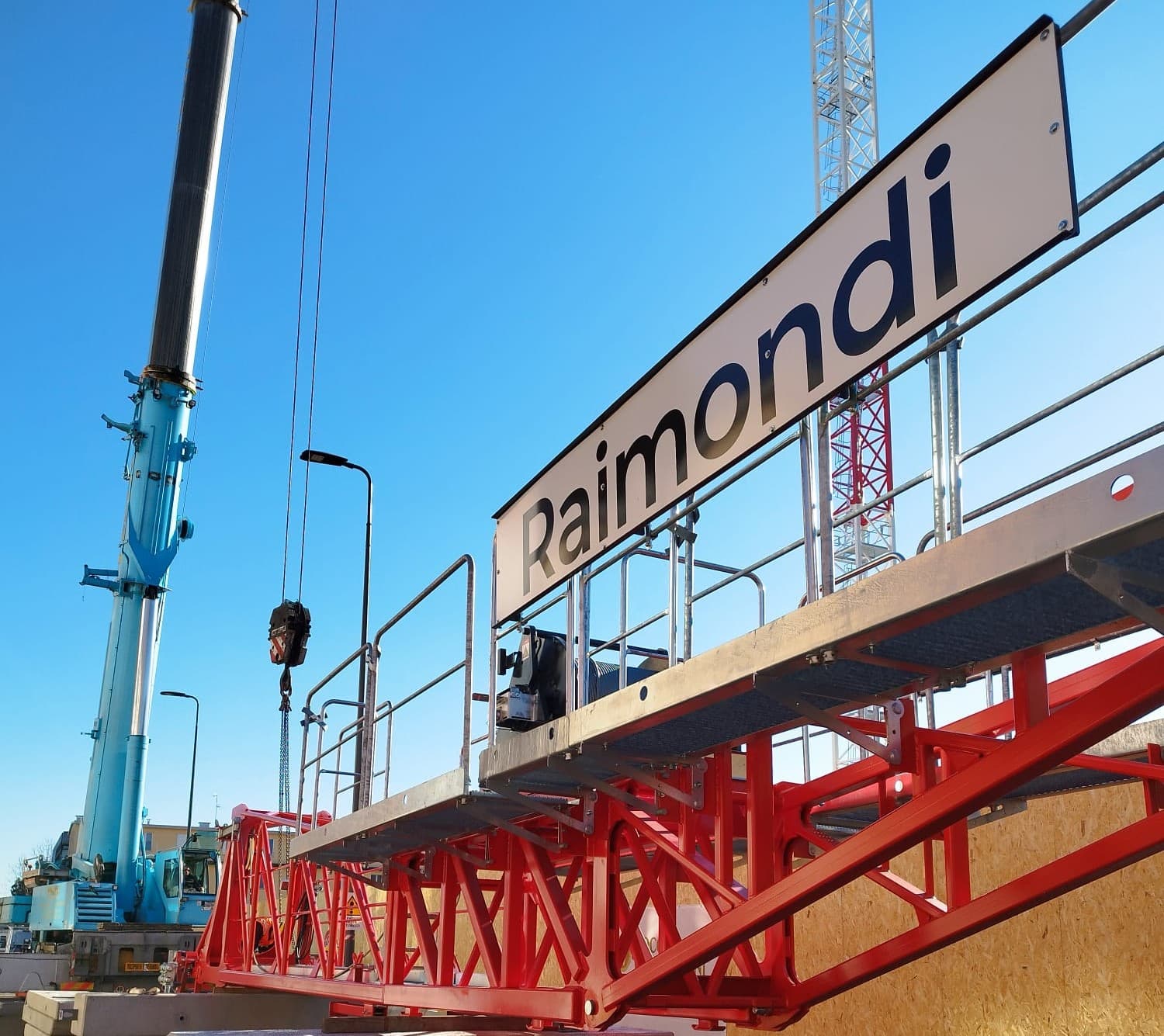 Raimondi Cranes nomina Tecno Edicasa come agente ufficiale per il Veneto, Italia