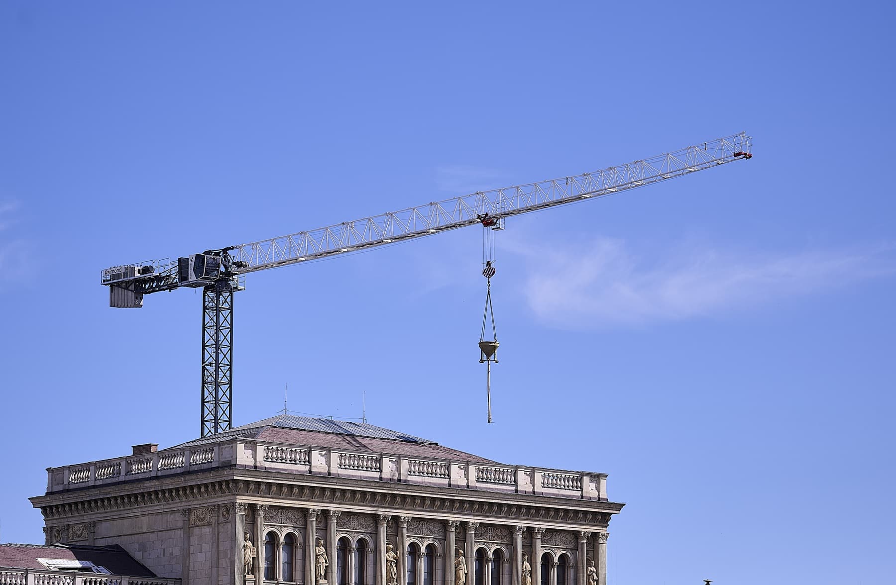 New Raimondi T187 flat-top tower crane deployed for major Hungarian historic building renovation