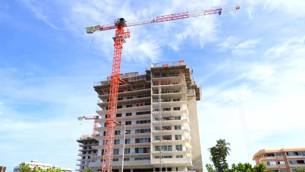Longstanding partner of GP Mat International, official Raimondi Cranes dealer of France, CESP installed the cranes in 2023 through its specialized in-house service division, KHEPOS Equipment which oversaw assembly, commissioning, and ongoing maintenance.

The two cranes, each with a maximum lifting capacity of 10t, were both deployed with a jib length of 42.5m. Initially installed at heights of 34.5m and 48m, as the development progressed the second flat-top was climbed to reach the final heights of 60m. The MRT189 was fitted with an external climbing system to ensure uninterrupted operations and alignment with the jobsite's vertical progress.