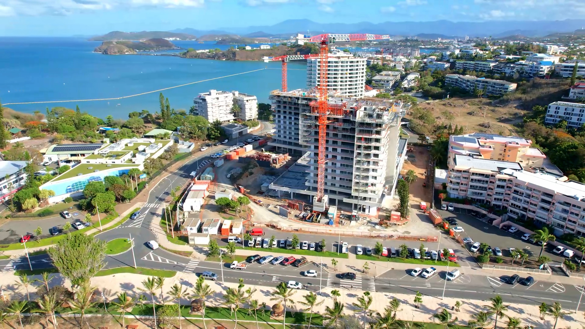 In Pictures: Two Raimondi MRT189 flat-tops at work on New Caledonia beachfront development
