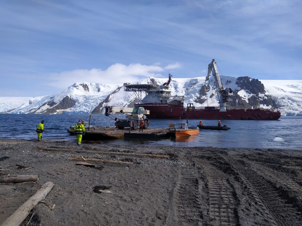 Terex RT 35 rough terrain crane deployed in Antarctica