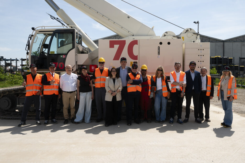The first telecrawler crane, the TTC 70, marks the introduction of a new product line within the Group’s portfolio.  