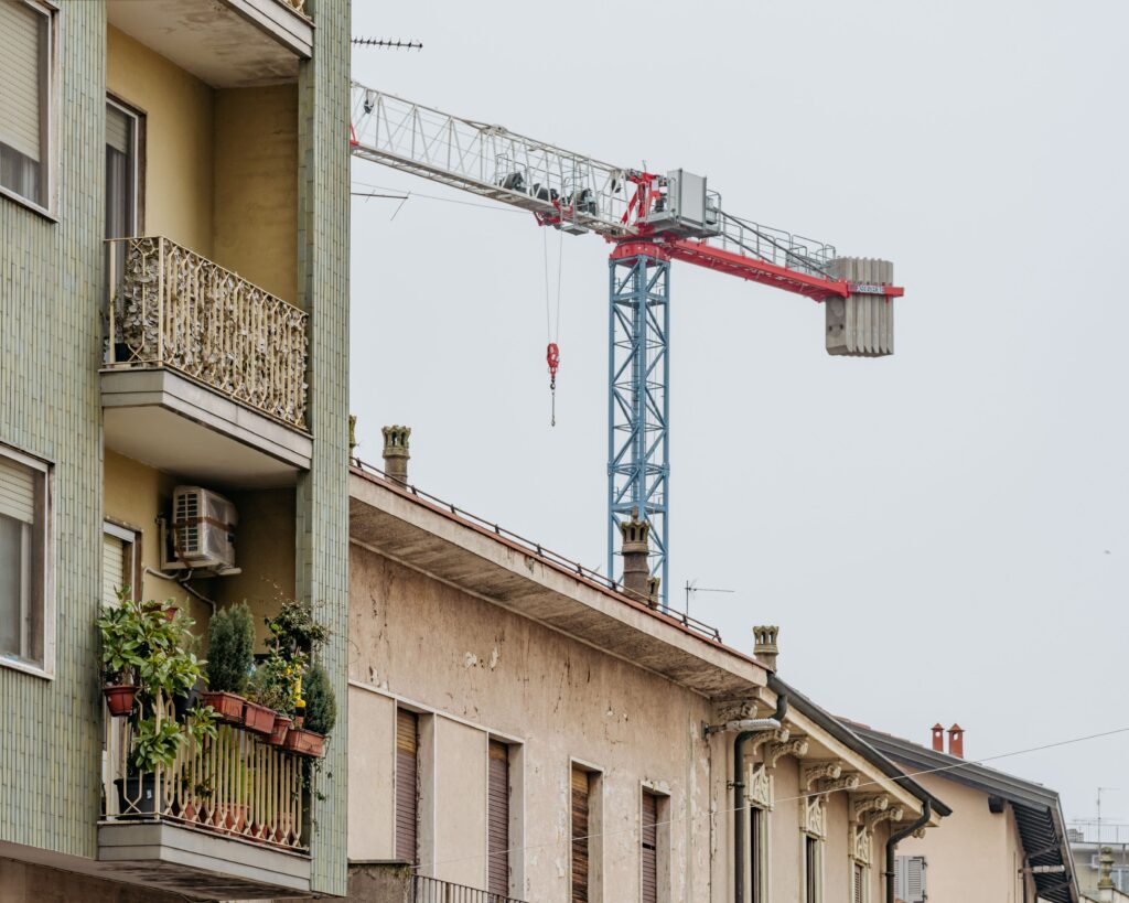 Raimondi T87 flat-top tower crane supports historic redevelopment project in Northern Italy