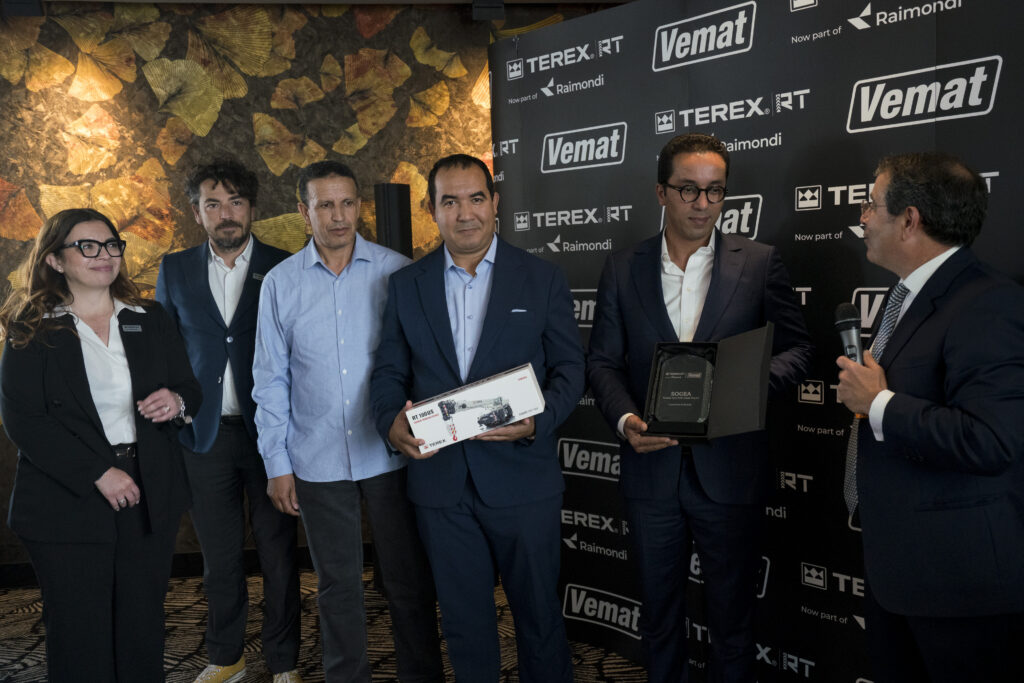 The event included a dedicated recognition ceremony to celebrate several longstanding customers and partners